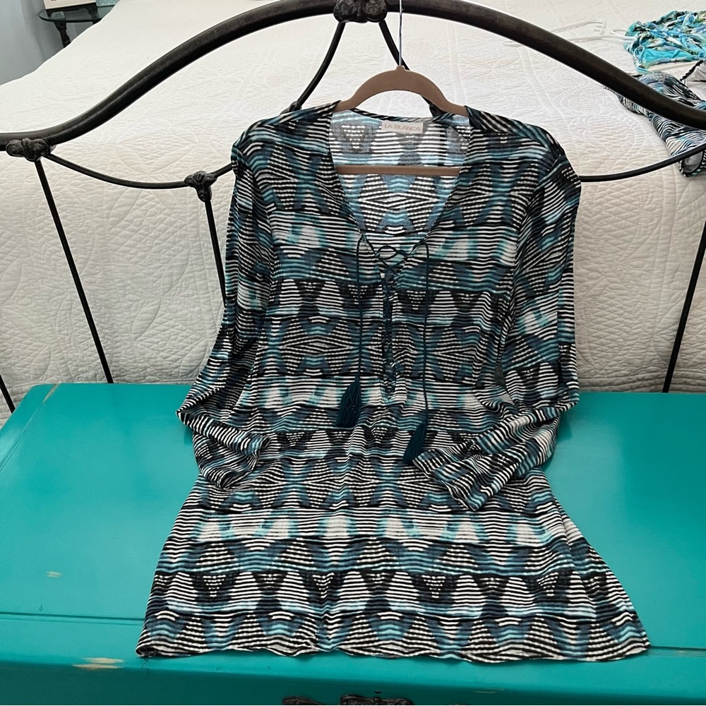 LA BLANCA Re-Fresh Lace-up Front Tunic Swimsuit Cover Up.